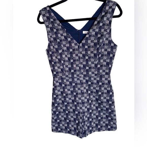 BCBGeneration Navy Jacquard Textured V Neck V Back Skort Romper Women’s Size 4 - Picture 3 of 14